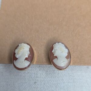 Van Dell shell cameo screw-back earrings, 1/20th 12K gold-filled frames.